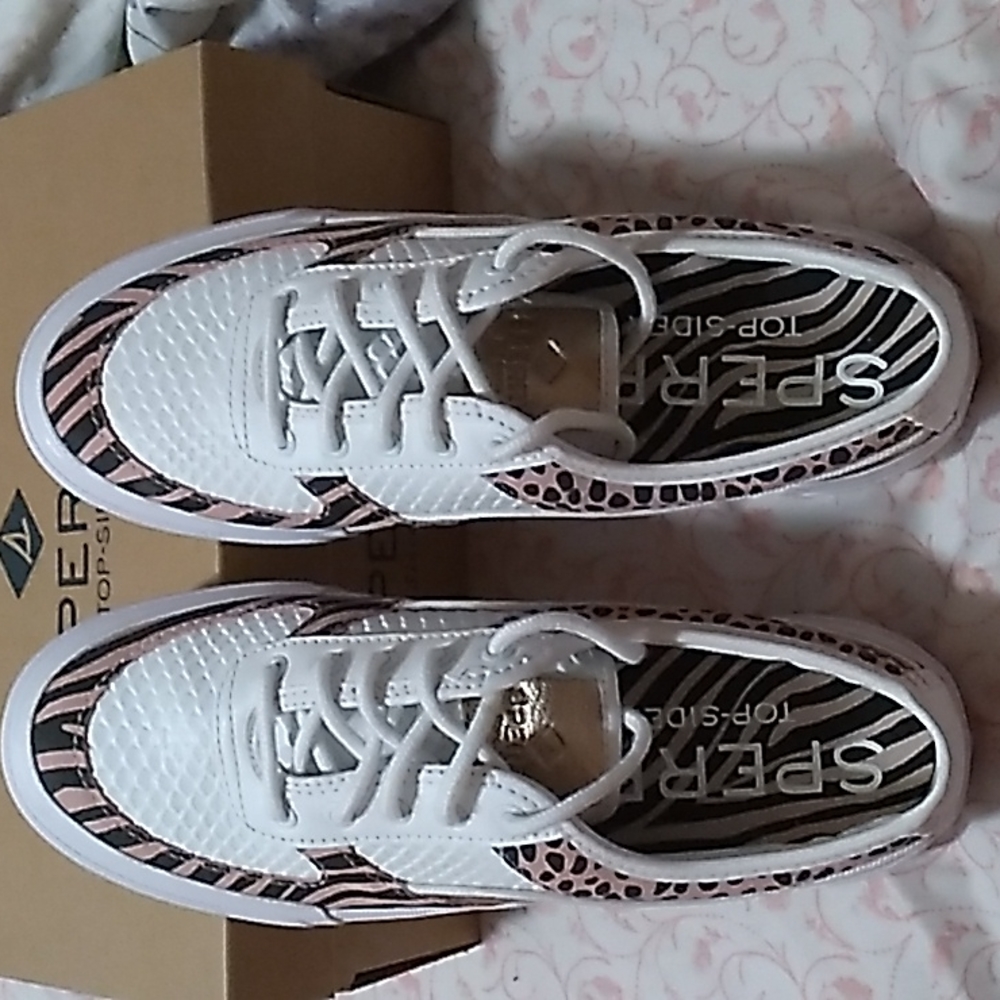 Women's Sperry shoes size 9.5 brand new